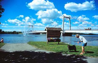Rastplatz neben dem Hembygdsgård von Strömsund am Ströms Vattudal